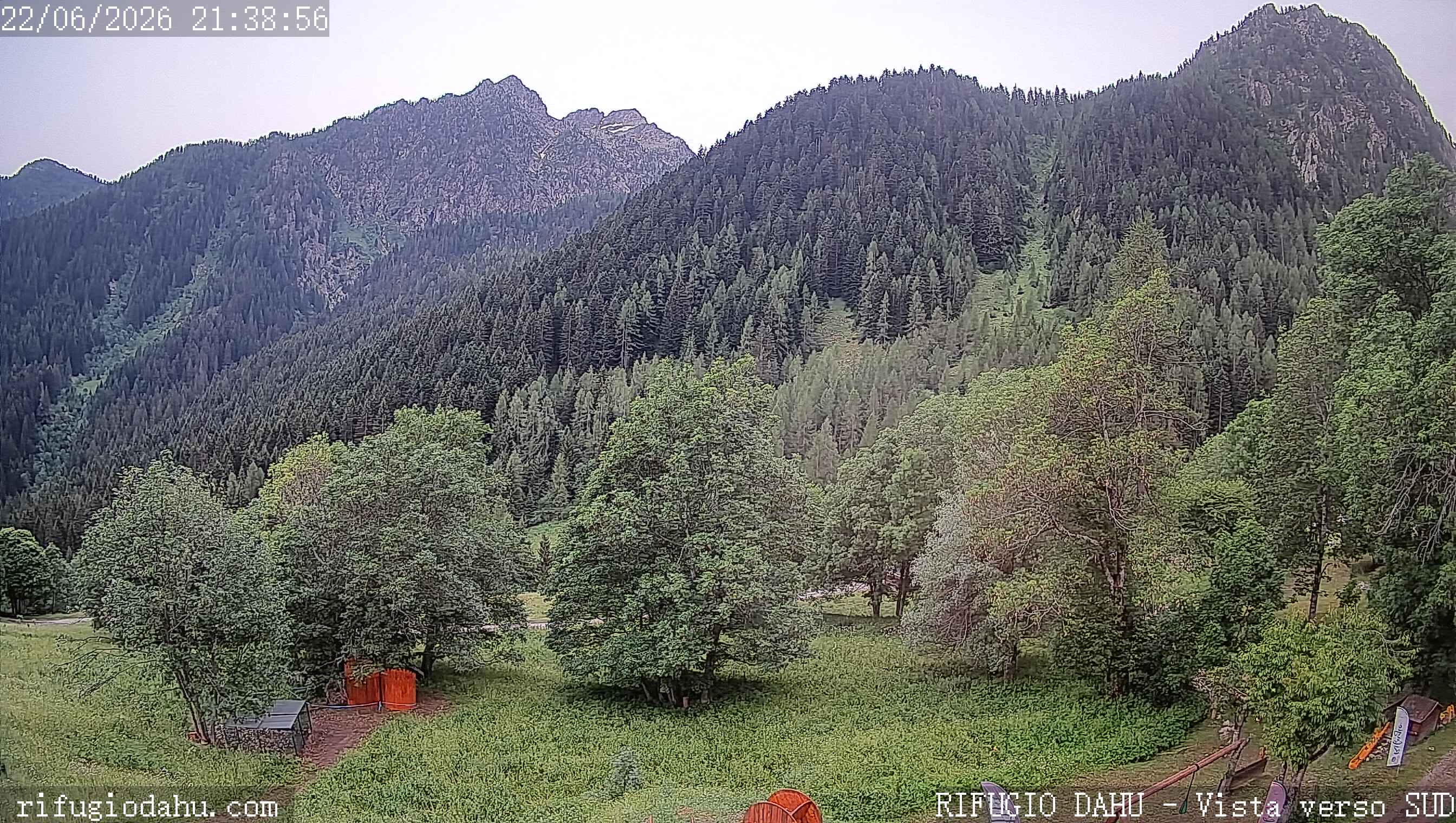 immagine della webcam nei dintorni di Sant'Anna di Vinadio: webcam Bagni di Vinadio